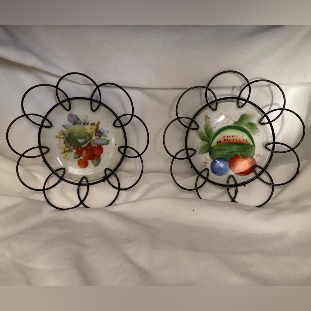 Set of 2 Vintage Fruit Plate Wall Decor with Wire Borders
